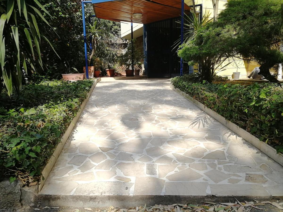 C&C Bedrooms Messina Bagian luar foto