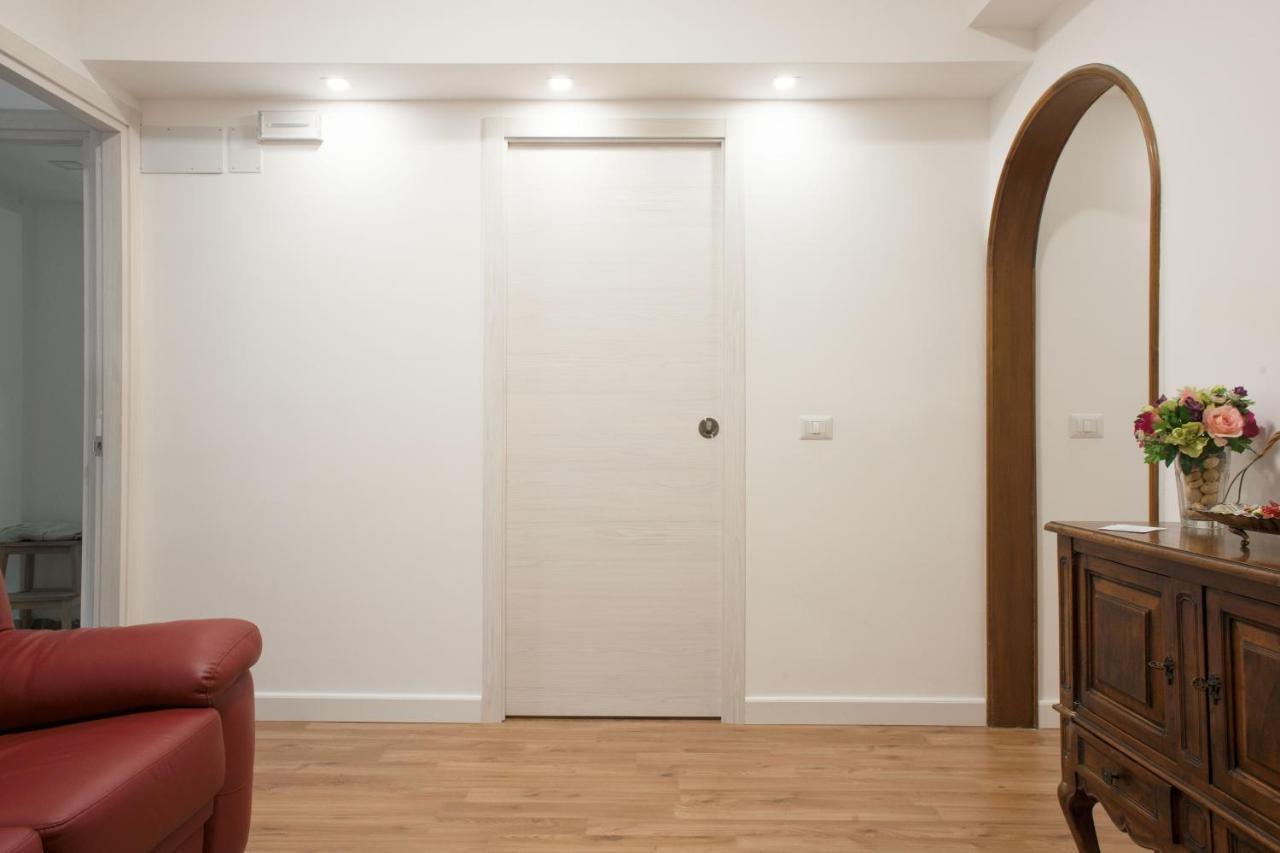 C&C Bedrooms Messina Bagian luar foto